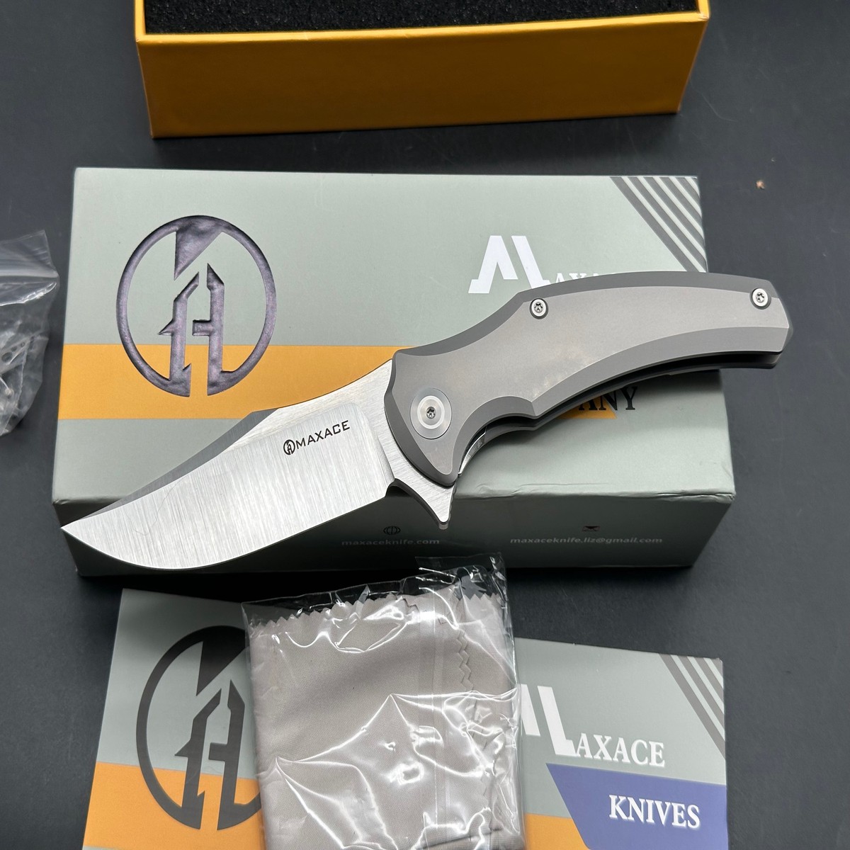 Maxace Midnight Cat - OrionGrey Milled Ti Blue Backspacer Pocket ClipClip PointSatin Magnacut